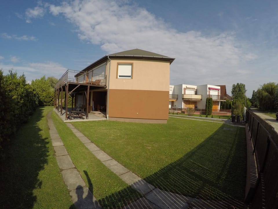 Facade/entrance, Garden