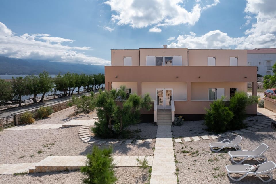 Property building, Day, Mountain view