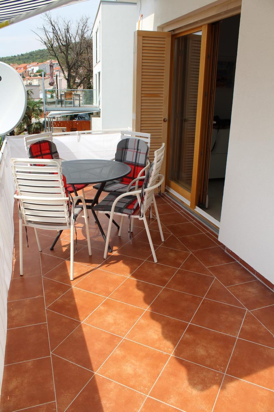 Property building, Balcony/Terrace, Seating area