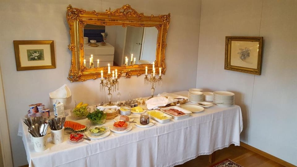 Breakfast, Buffet breakfast