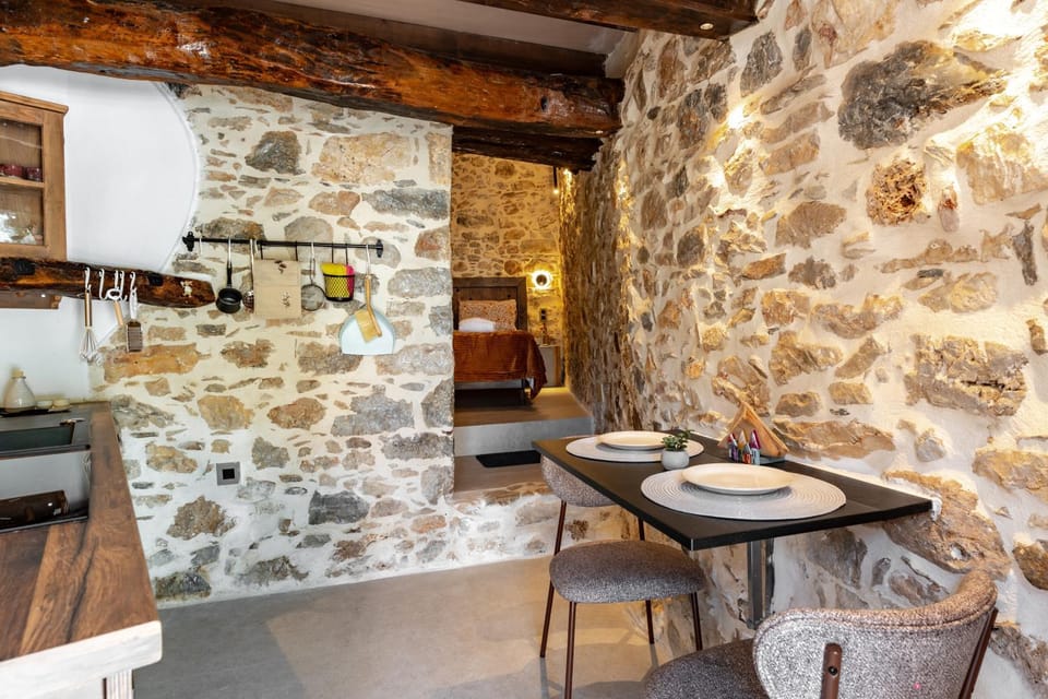 Kitchen or kitchenette, Dining area, Food
