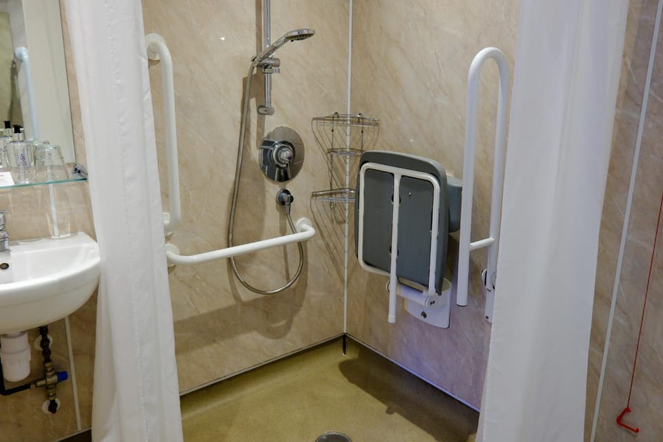 Shower, Facility for disabled guests, acessibility