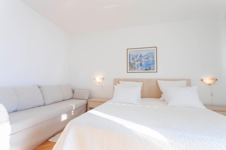 Guest house Ivan Ledic Bed and Breakfast in Brela