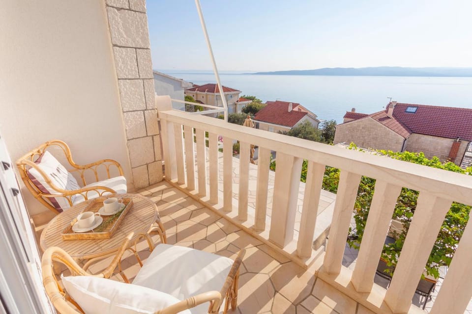 Guest house Ivan Ledic Bed and Breakfast in Brela