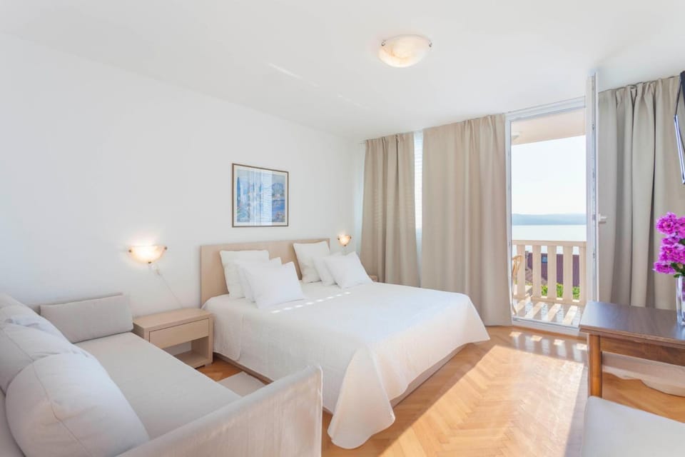 Guest house Ivan Ledic Bed and Breakfast in Brela