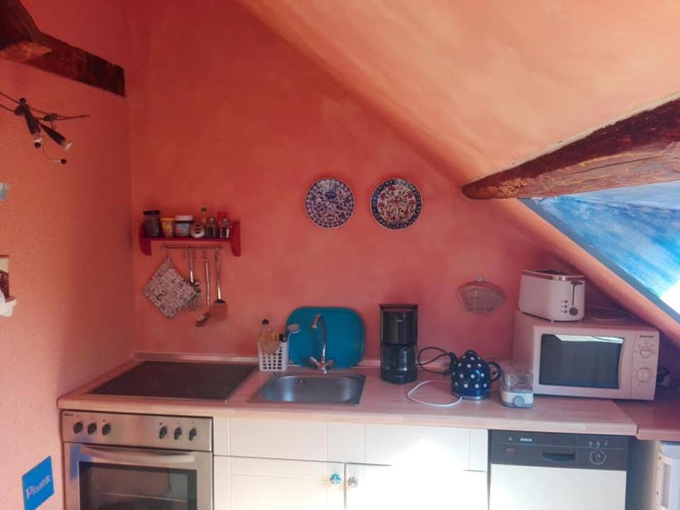 Coffee/tea facilities, Kitchen or kitchenette, stove, toaster
