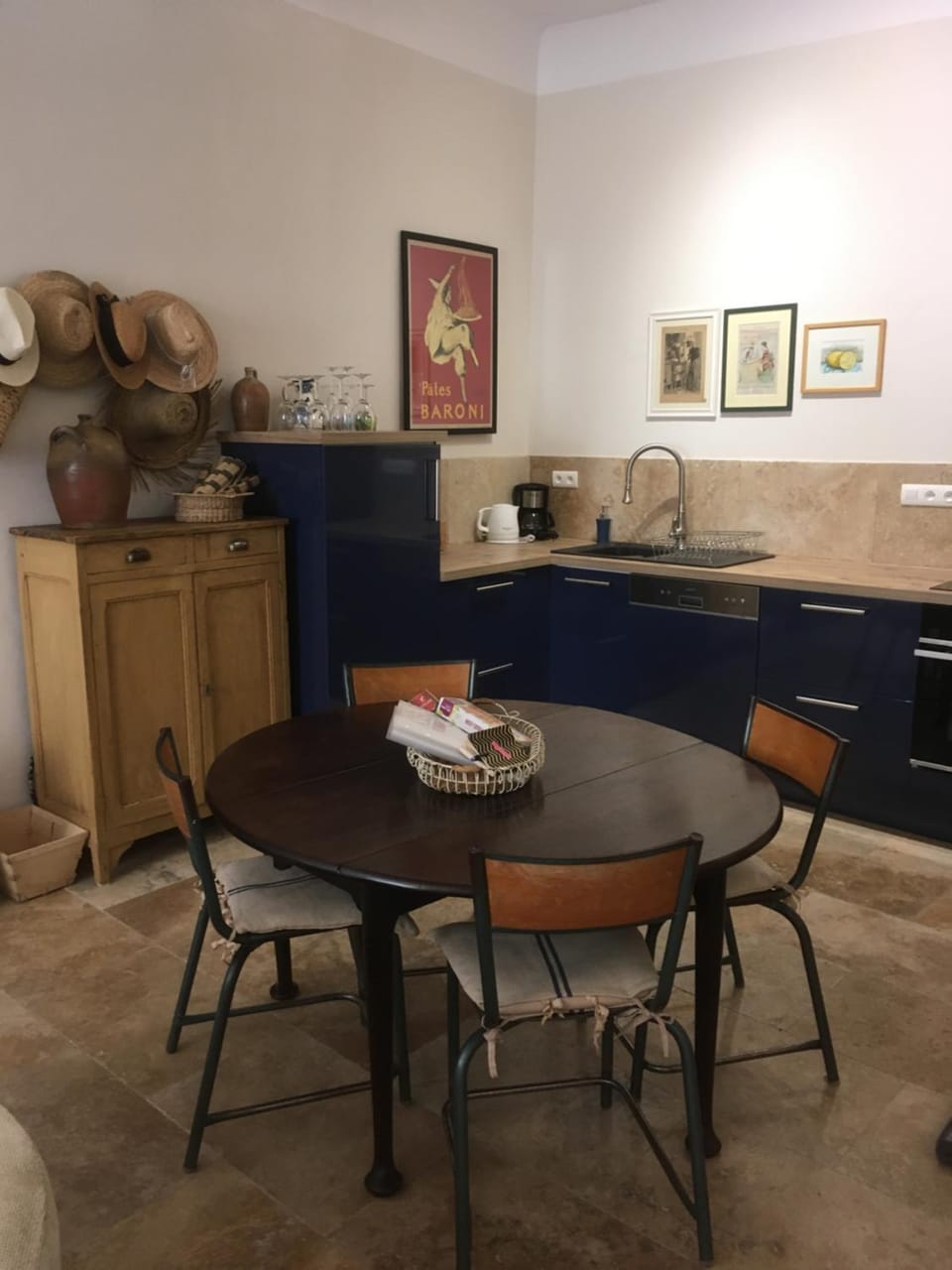 Coffee/tea facilities, Kitchen or kitchenette, Dining area, dishwasher, pet friendly, stove, kitchen