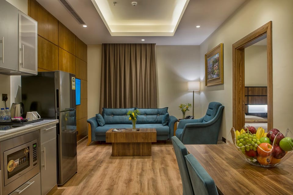 Kitchen or kitchenette, Living room, Seating area