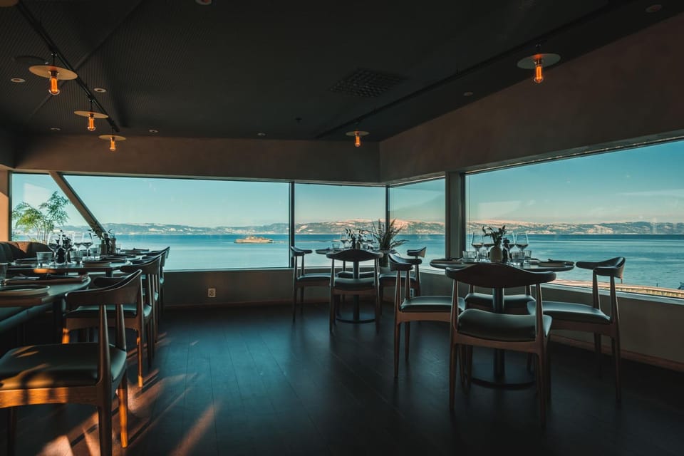 Restaurant/places to eat, Living room, Seating area