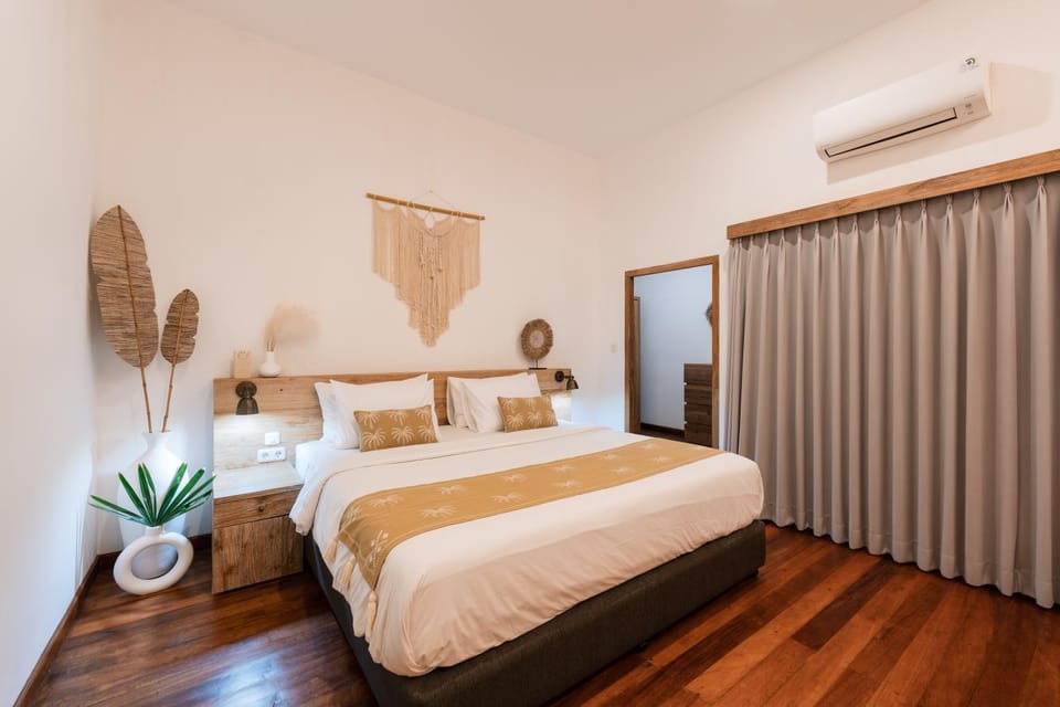 Bed, Photo of the whole room, Bedroom, wardrobe, air conditioner