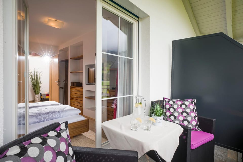 Bed, Balcony/Terrace, Dining area, Bedroom