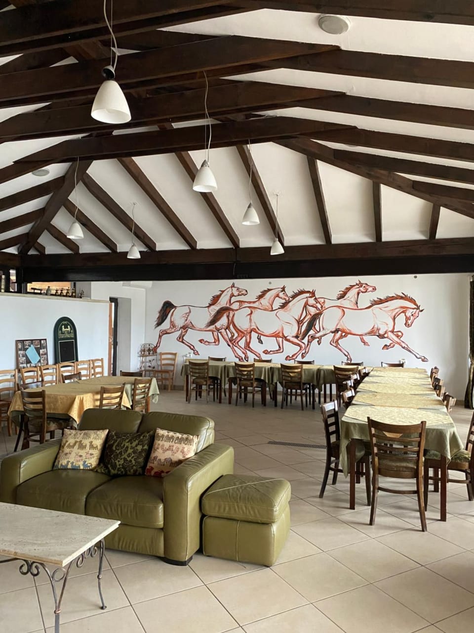 Restaurant/places to eat, Banquet/Function facilities