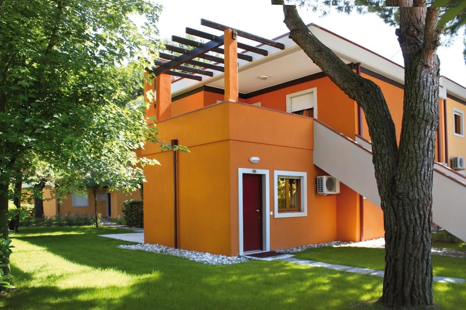 Property building, Day, Garden, Garden view