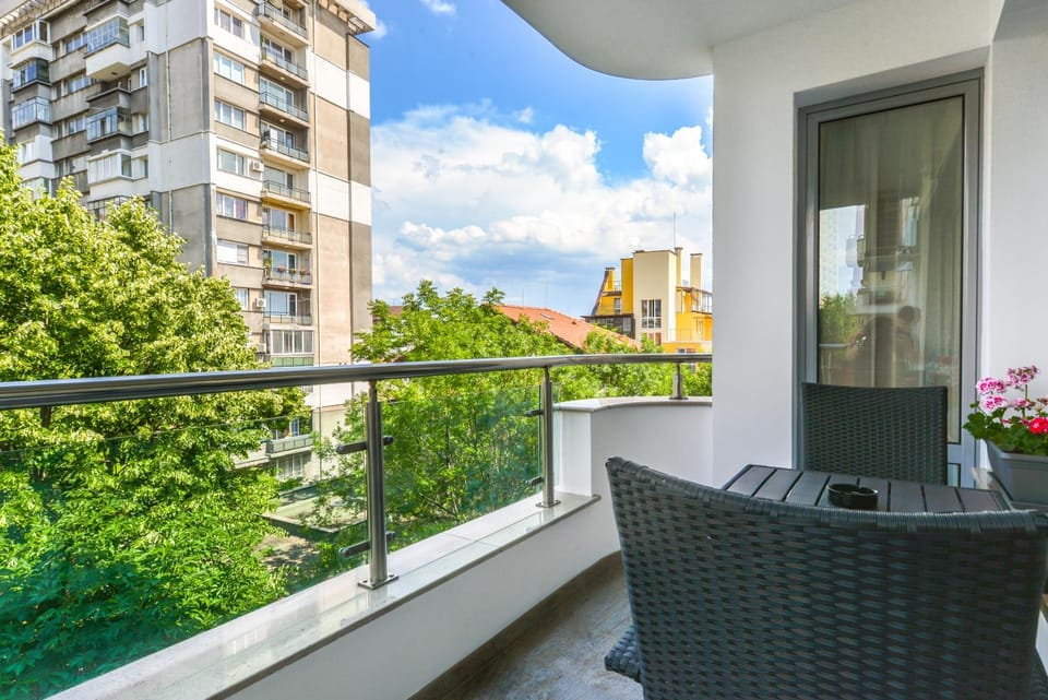 View (from property/room), Balcony/Terrace, City view