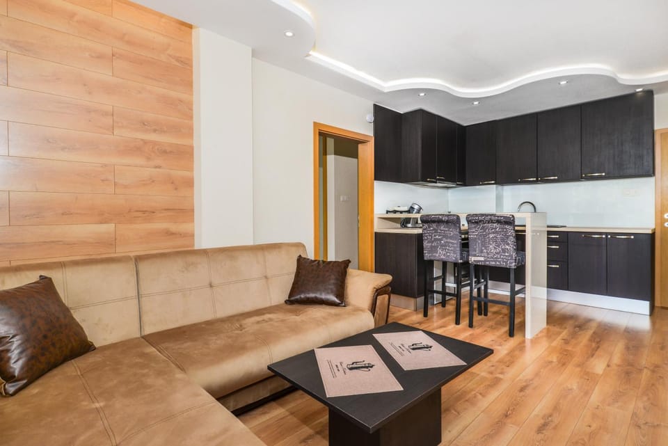 Kitchen or kitchenette, Living room, Seating area, Dining area