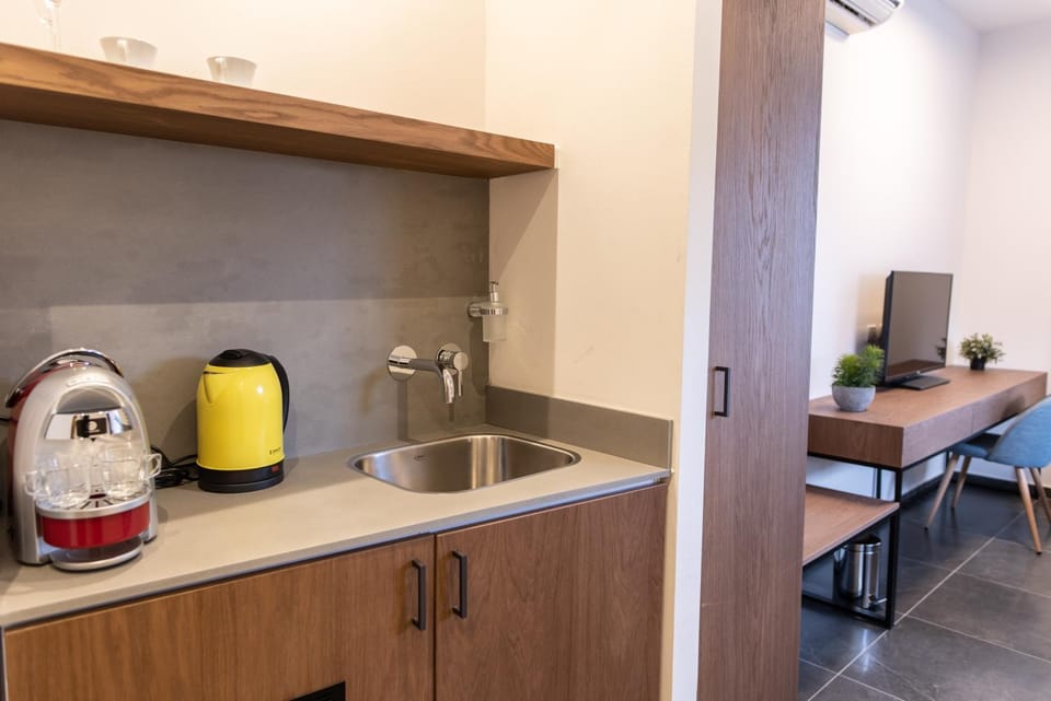 TV and multimedia, Coffee/tea facilities, Kitchen or kitchenette, Decorative detail
