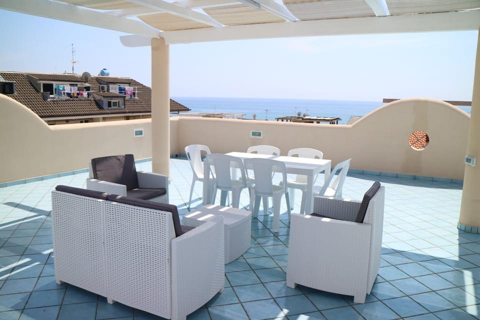 Day, Natural landscape, View (from property/room), Balcony/Terrace, Dining area, Evening entertainment, Sea view
