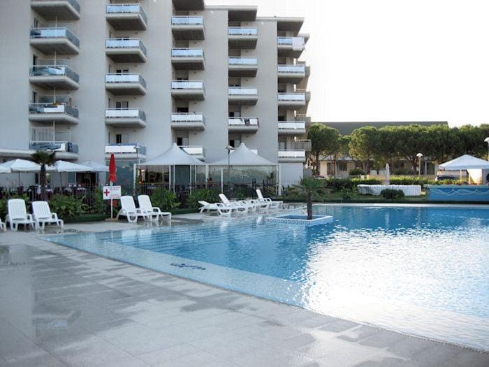 Property building, Day, Swimming pool