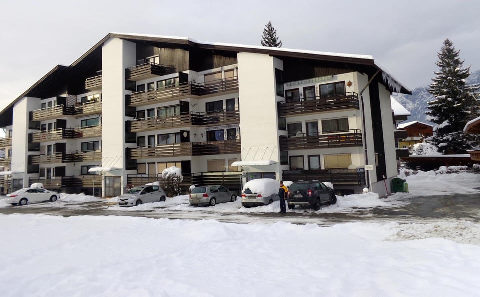 Property building, Facade/entrance, Winter, Skiing, On site