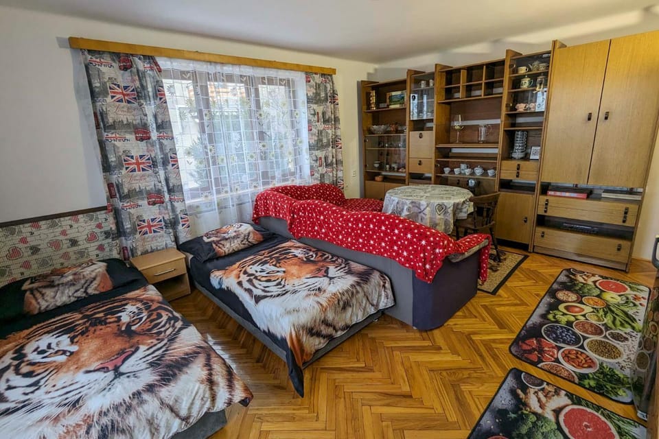 Living room, Bedroom