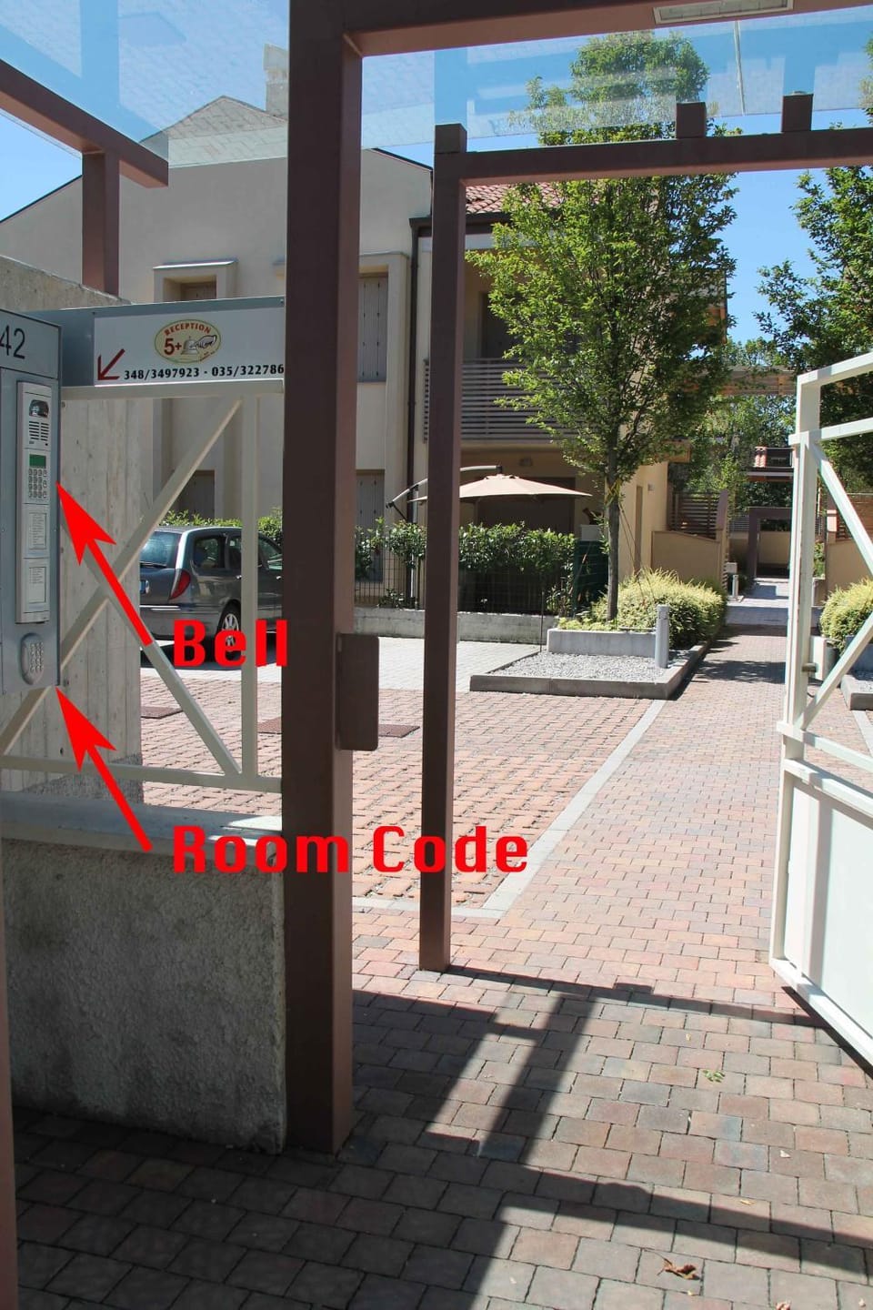 Facade/entrance