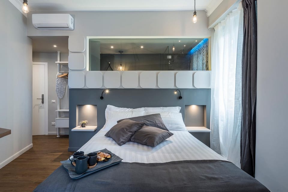Photo of the whole room, Bedroom, air conditioner