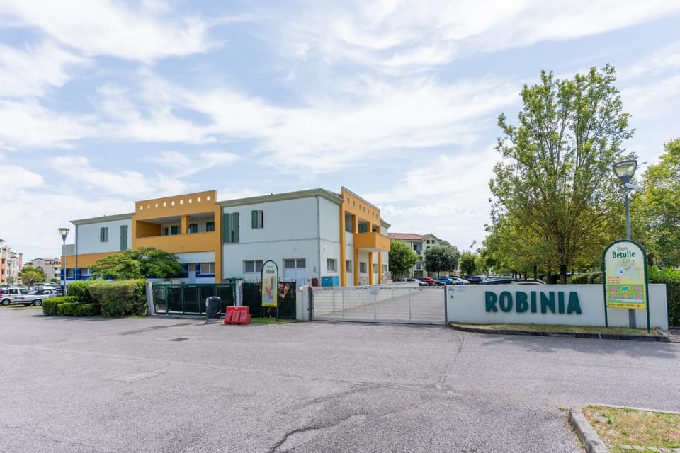 Property building, Facade/entrance, Off site