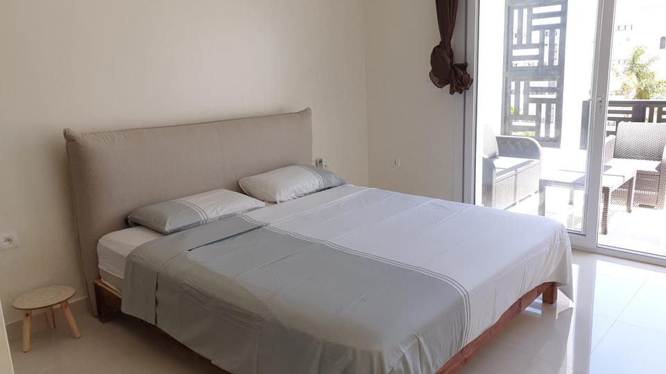 Bed, Balcony/Terrace, Photo of the whole room, Bedroom