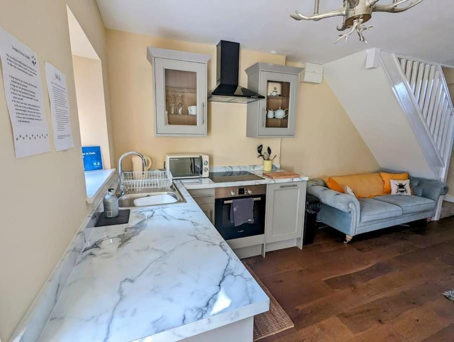 Kitchen or kitchenette, Living room, pet friendly, stove
