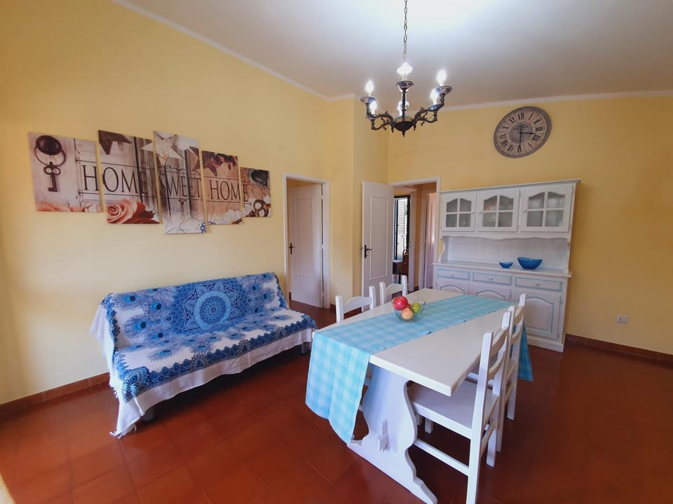 Bed, Living room