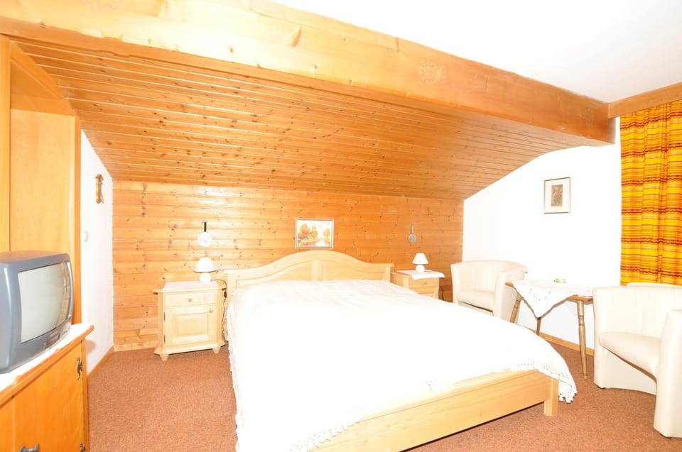 Bed, TV and multimedia