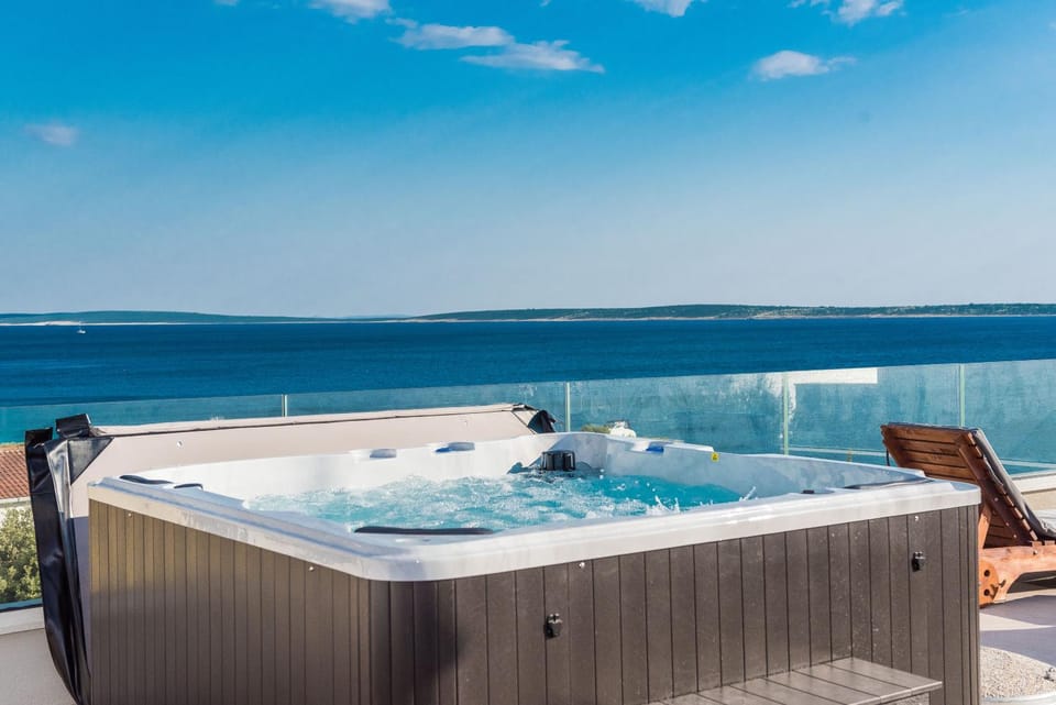 Hot Tub, Balcony/Terrace, Pool view, Sea view