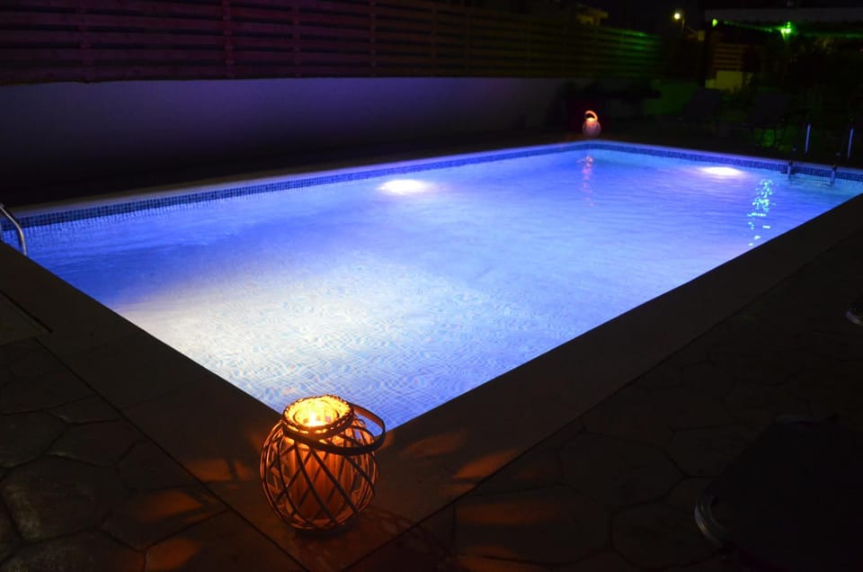 Swimming pool, Swimming pool