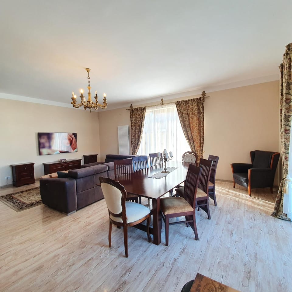 Communal lounge/ TV room, TV and multimedia, Living room, Spa and wellness centre/facilities, Seating area, Dining area, internet, air conditioner
