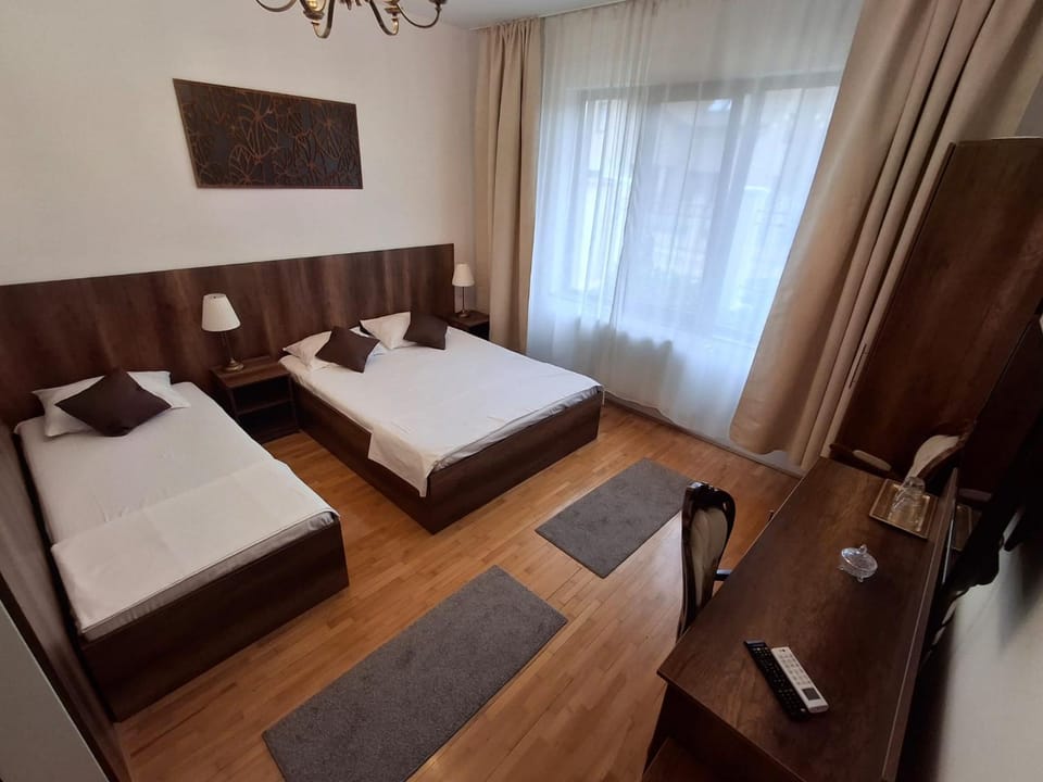 Shower, Bed, TV and multimedia, Bedroom, City view, hair dryier, internet, air conditioner