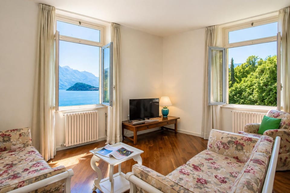 Natural landscape, TV and multimedia, Living room, Seating area, Lake view, Mountain view, internet