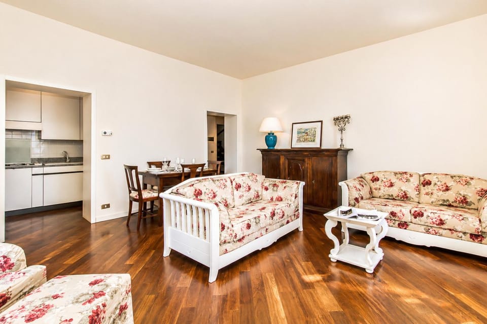 Kitchen or kitchenette, Living room, Photo of the whole room, Seating area, Dining area
