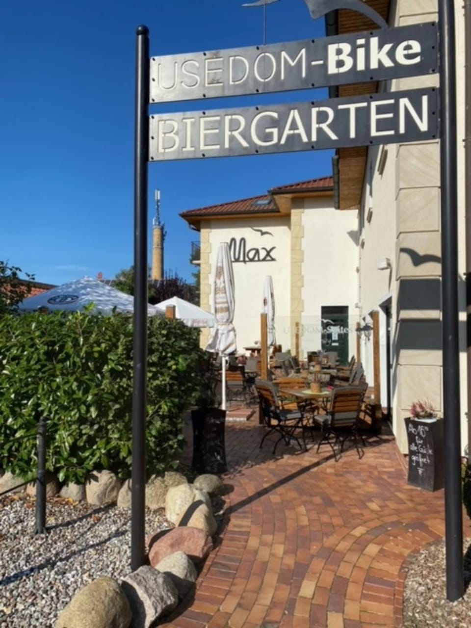 Restaurant/places to eat, Balcony/Terrace
