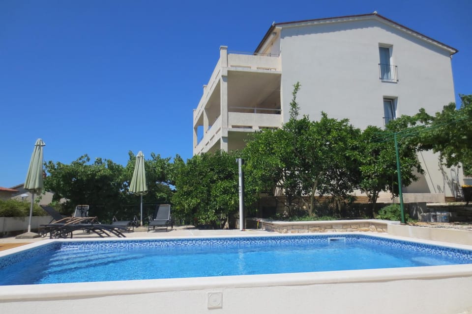 Swimming pool, Swimming pool, sunbed
