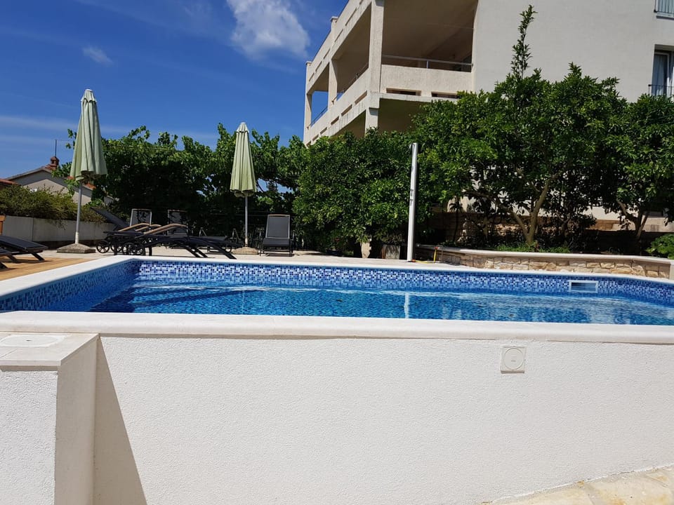 Swimming pool, Swimming pool