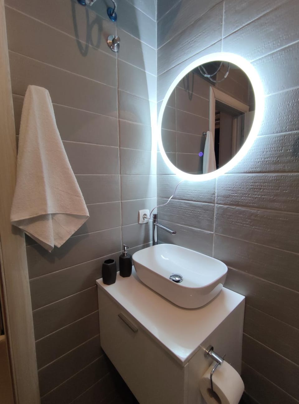 Bathroom, towels