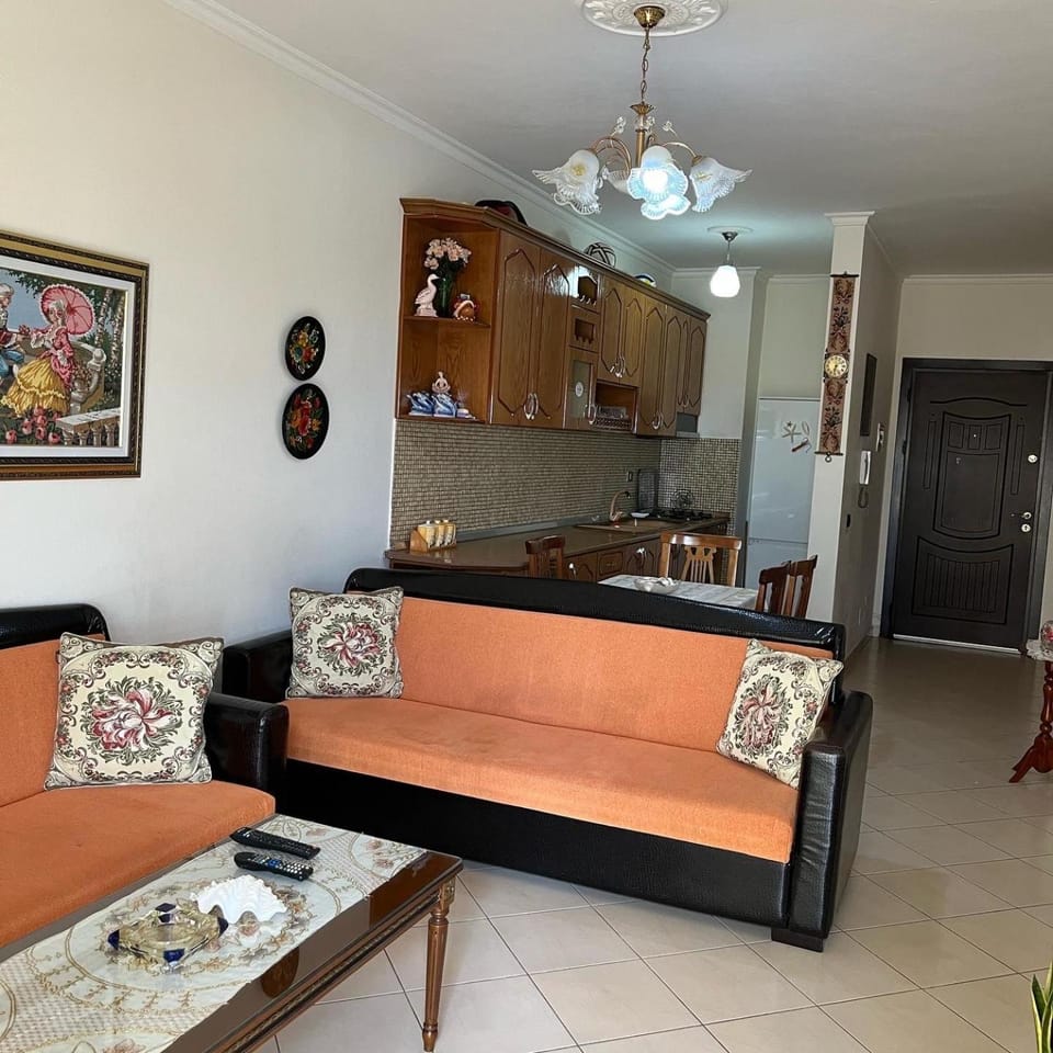 Kitchen or kitchenette, Living room, Seating area, Dining area