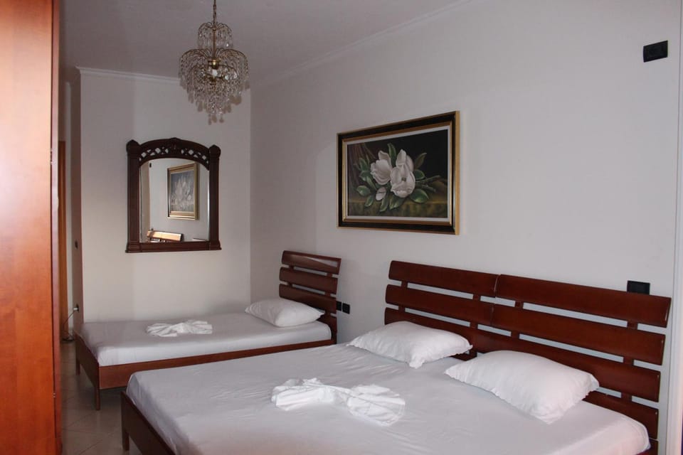 Bed, Bedroom, towels