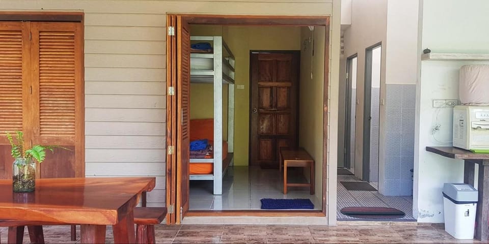 Toilet, Kitchen or kitchenette, Dining area