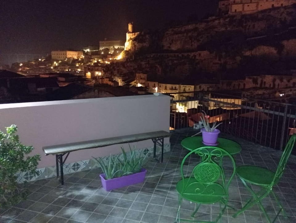 Night, View (from property/room), Balcony/Terrace, City view, Mountain view