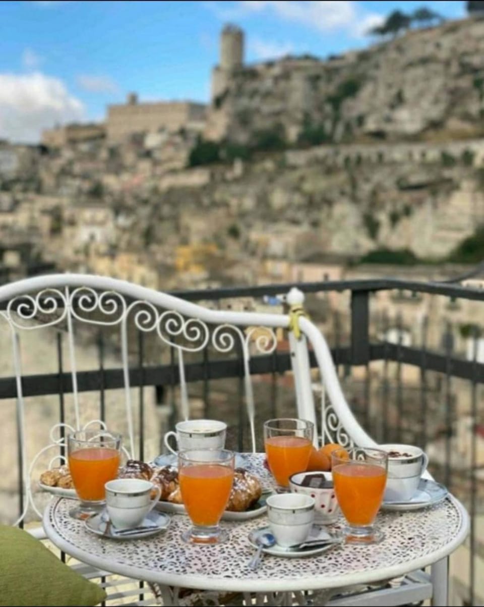 Day, Natural landscape, Balcony/Terrace, Food and drinks, Food, Mountain view