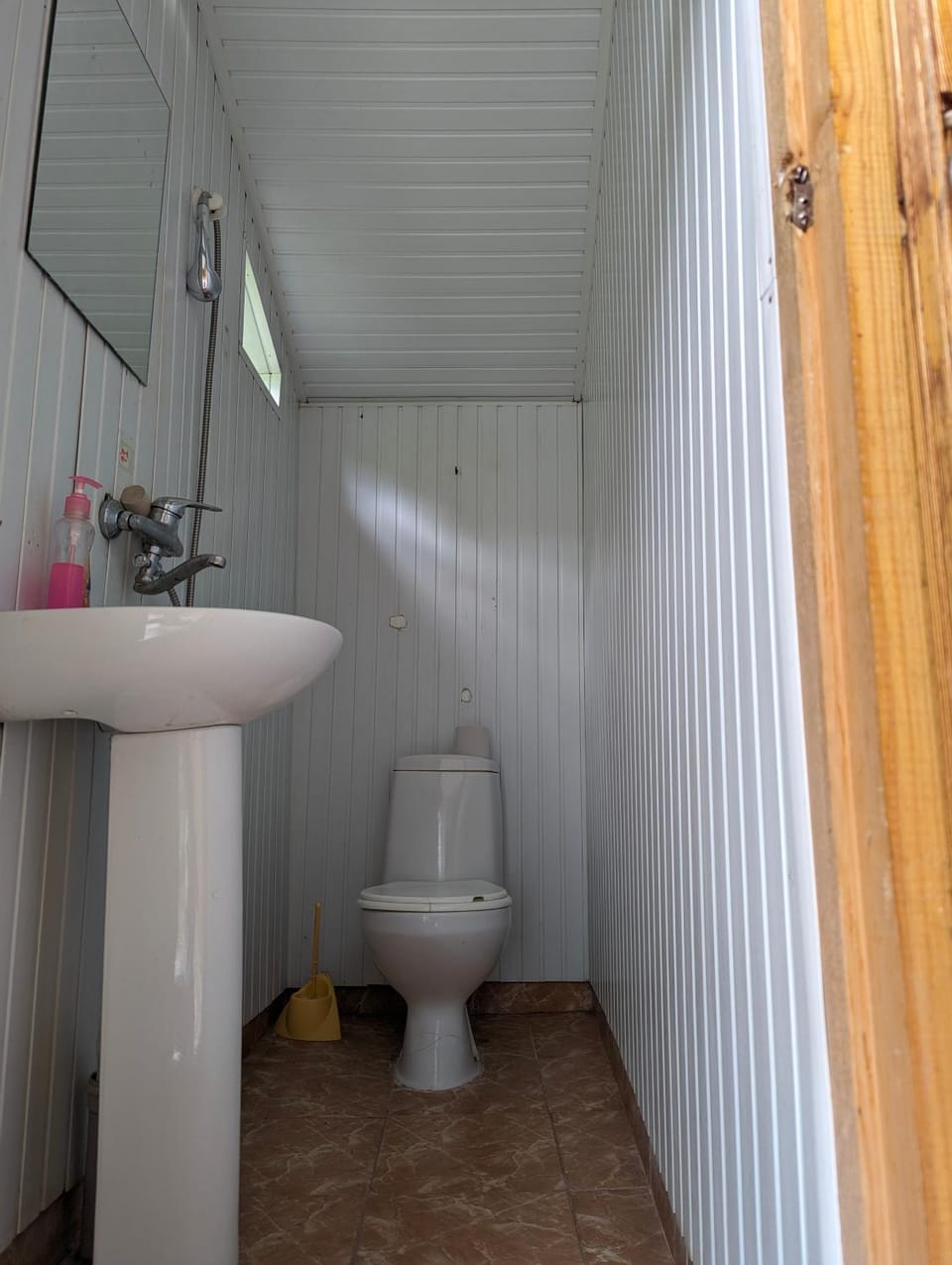 Shower, Toilet