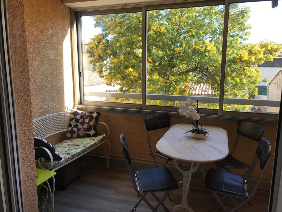 View (from property/room), Balcony/Terrace, Dining area