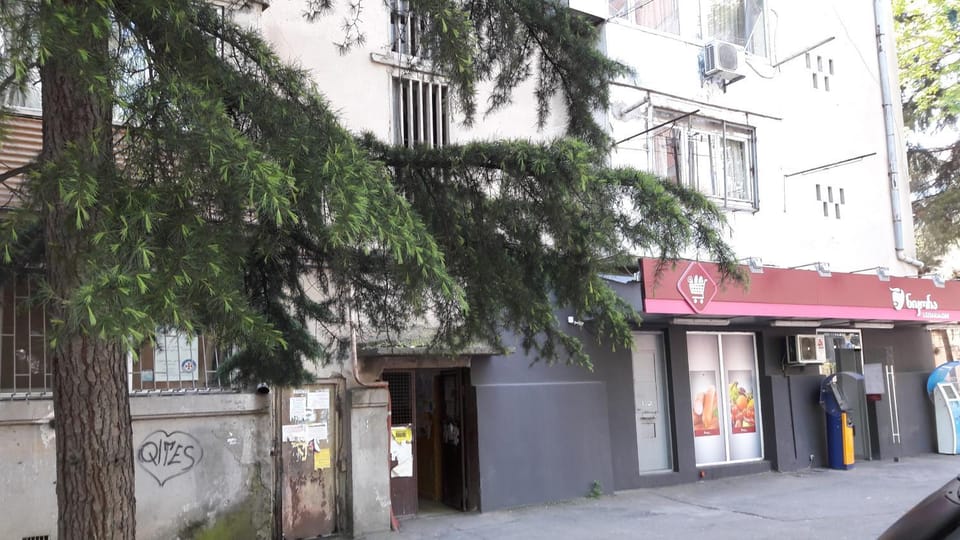 Property building, Neighbourhood