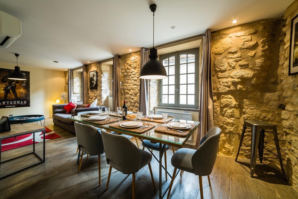 Staff, People, Living room, Dining area, Family